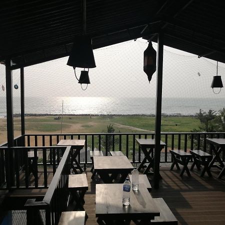 Le Petit Hotel & Restaurant Негомбо Экстерьер фото