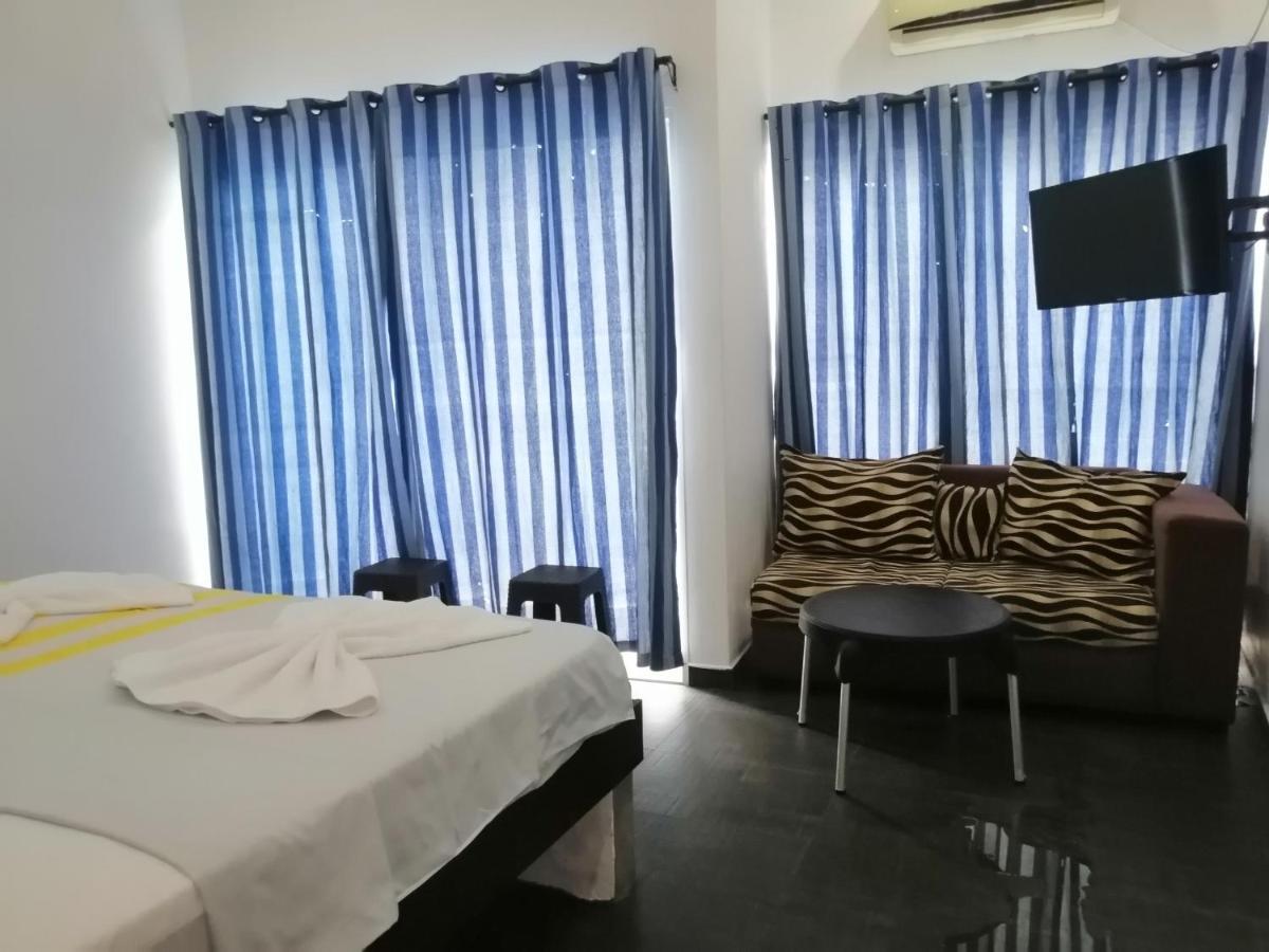 Le Petit Hotel & Restaurant Негомбо Экстерьер фото
