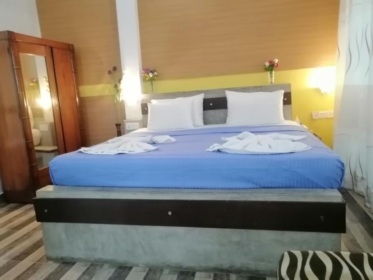 Le Petit Hotel & Restaurant Негомбо Экстерьер фото