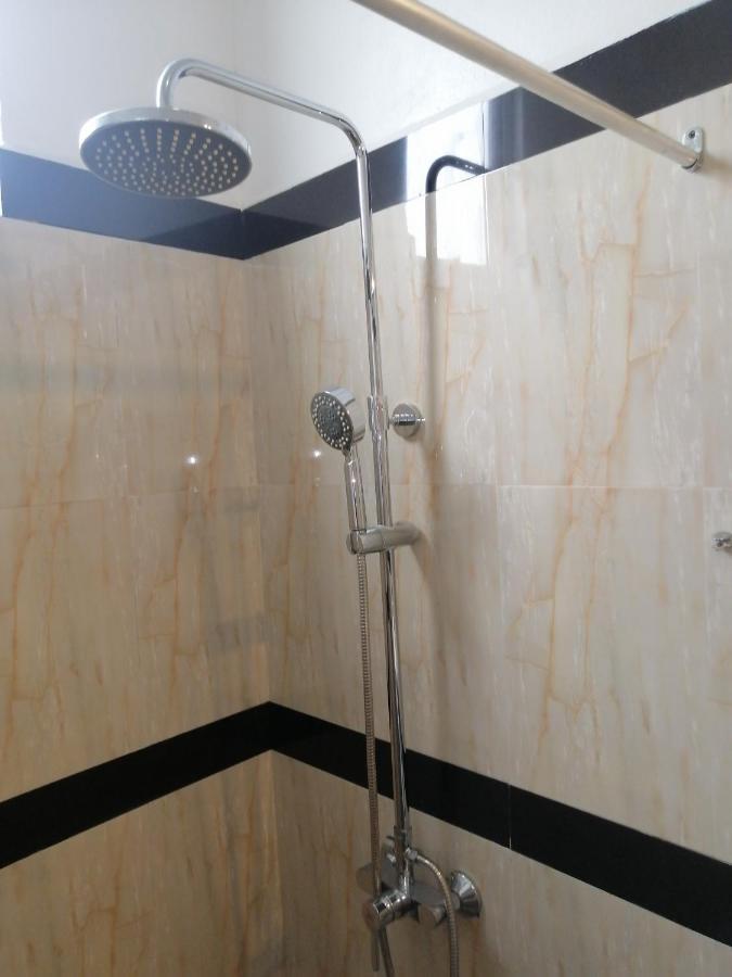 Le Petit Hotel & Restaurant Негомбо Экстерьер фото