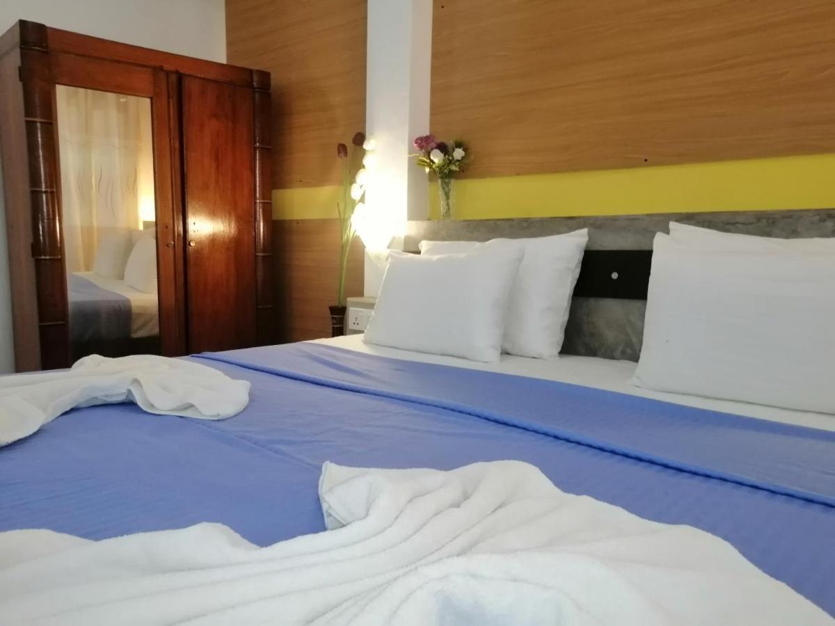 Le Petit Hotel & Restaurant Негомбо Экстерьер фото