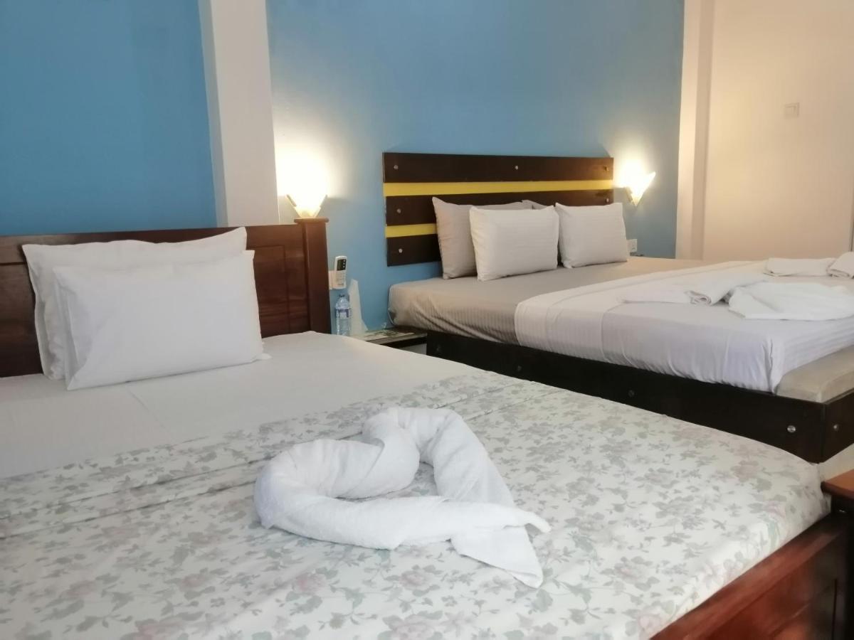 Le Petit Hotel & Restaurant Негомбо Экстерьер фото