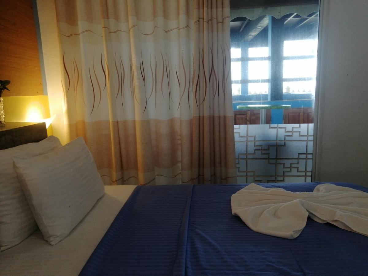 Le Petit Hotel & Restaurant Негомбо Экстерьер фото