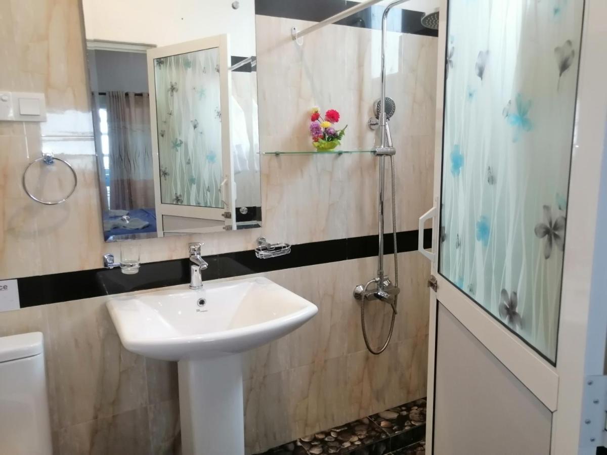 Le Petit Hotel & Restaurant Негомбо Экстерьер фото