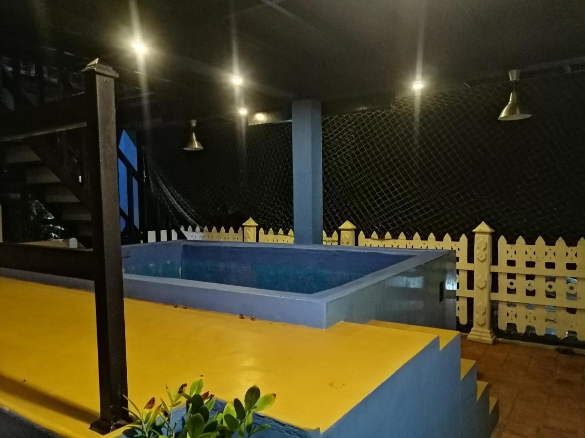 Le Petit Hotel & Restaurant Негомбо Экстерьер фото