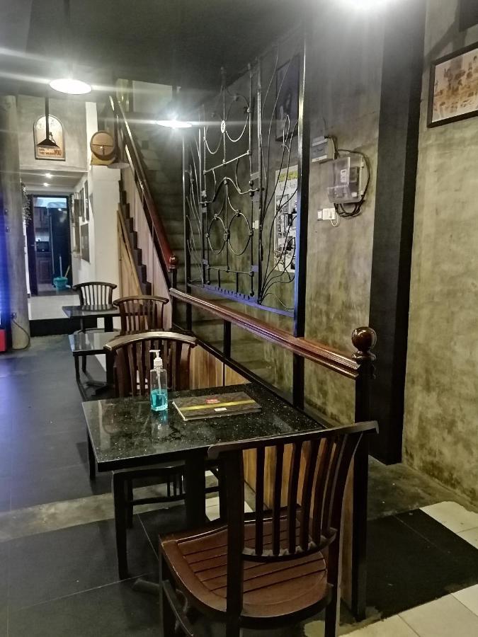 Le Petit Hotel & Restaurant Негомбо Экстерьер фото