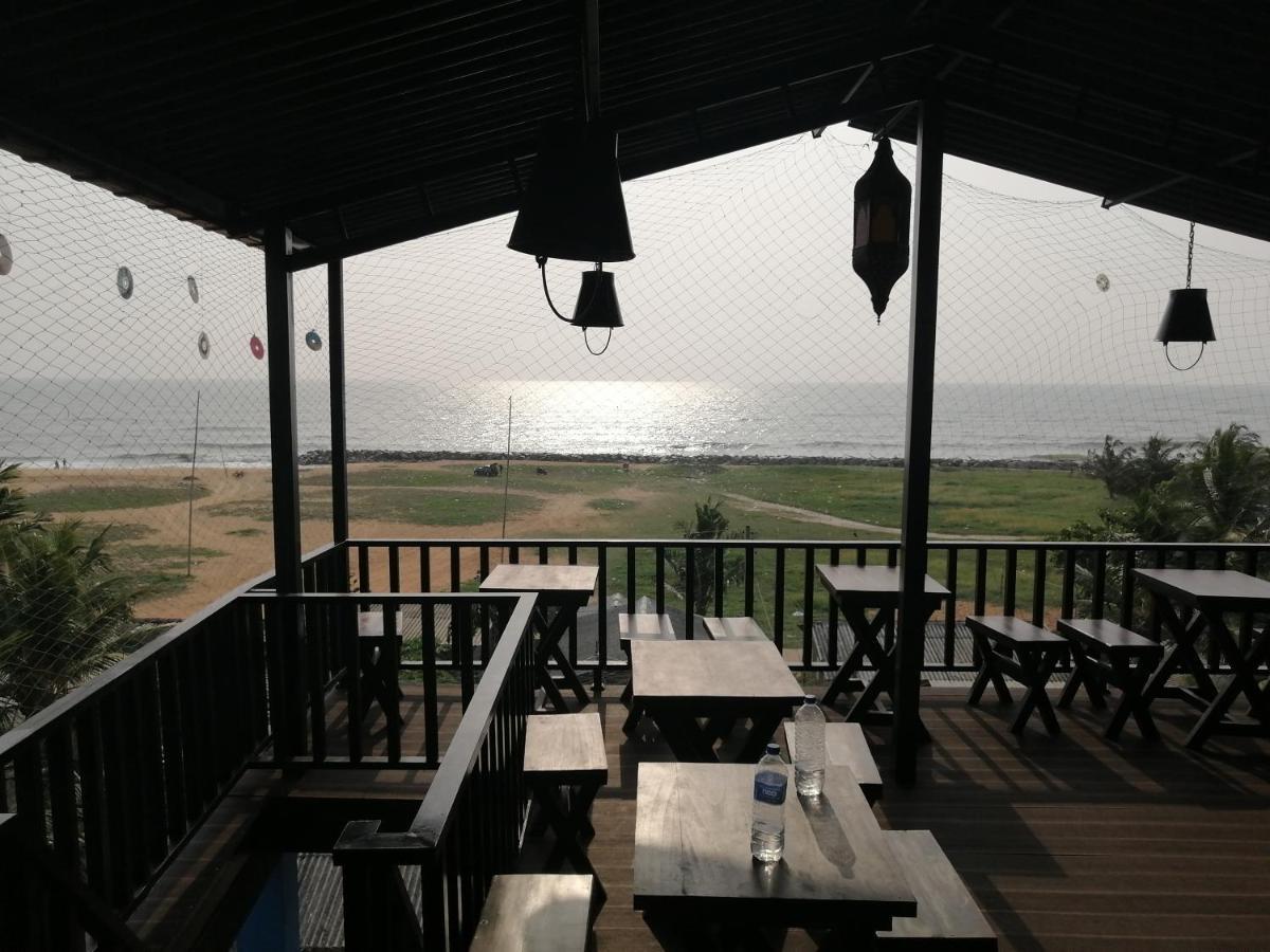 Le Petit Hotel & Restaurant Негомбо Экстерьер фото