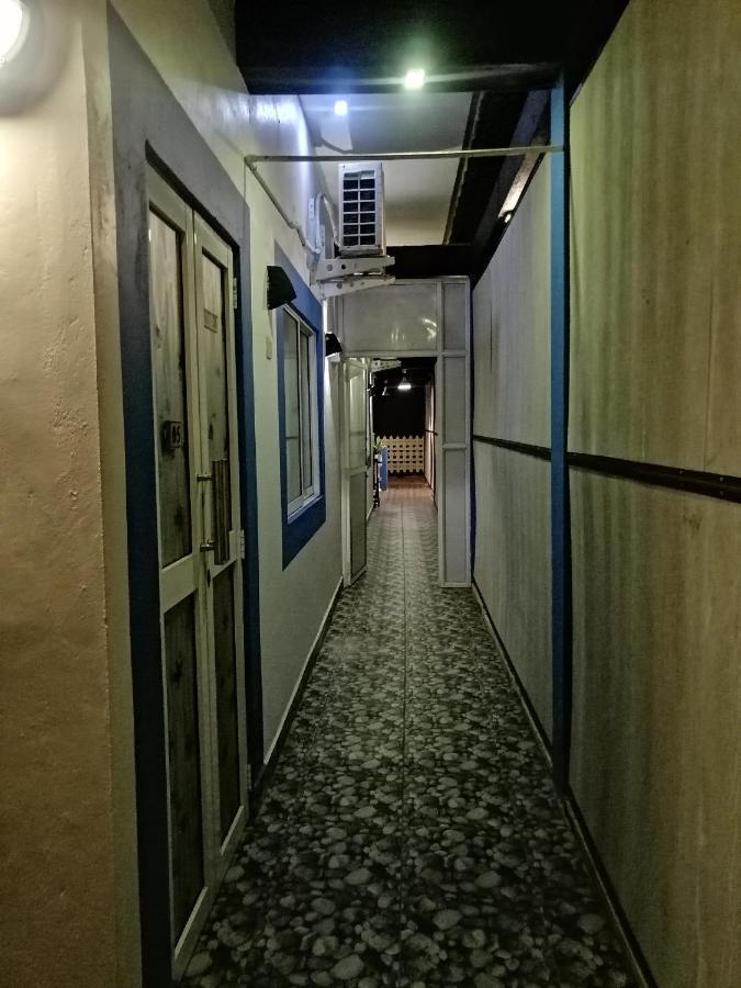 Le Petit Hotel & Restaurant Негомбо Экстерьер фото