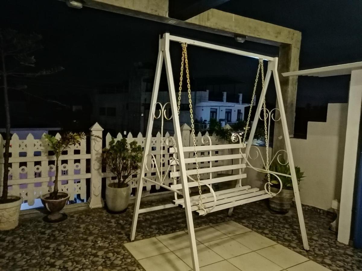 Le Petit Hotel & Restaurant Негомбо Экстерьер фото