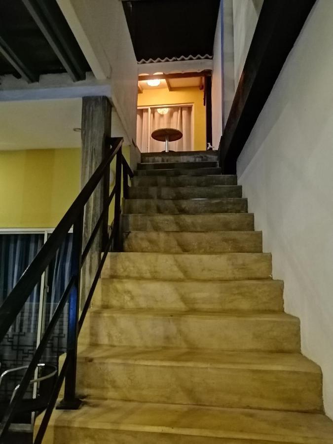 Le Petit Hotel & Restaurant Негомбо Экстерьер фото