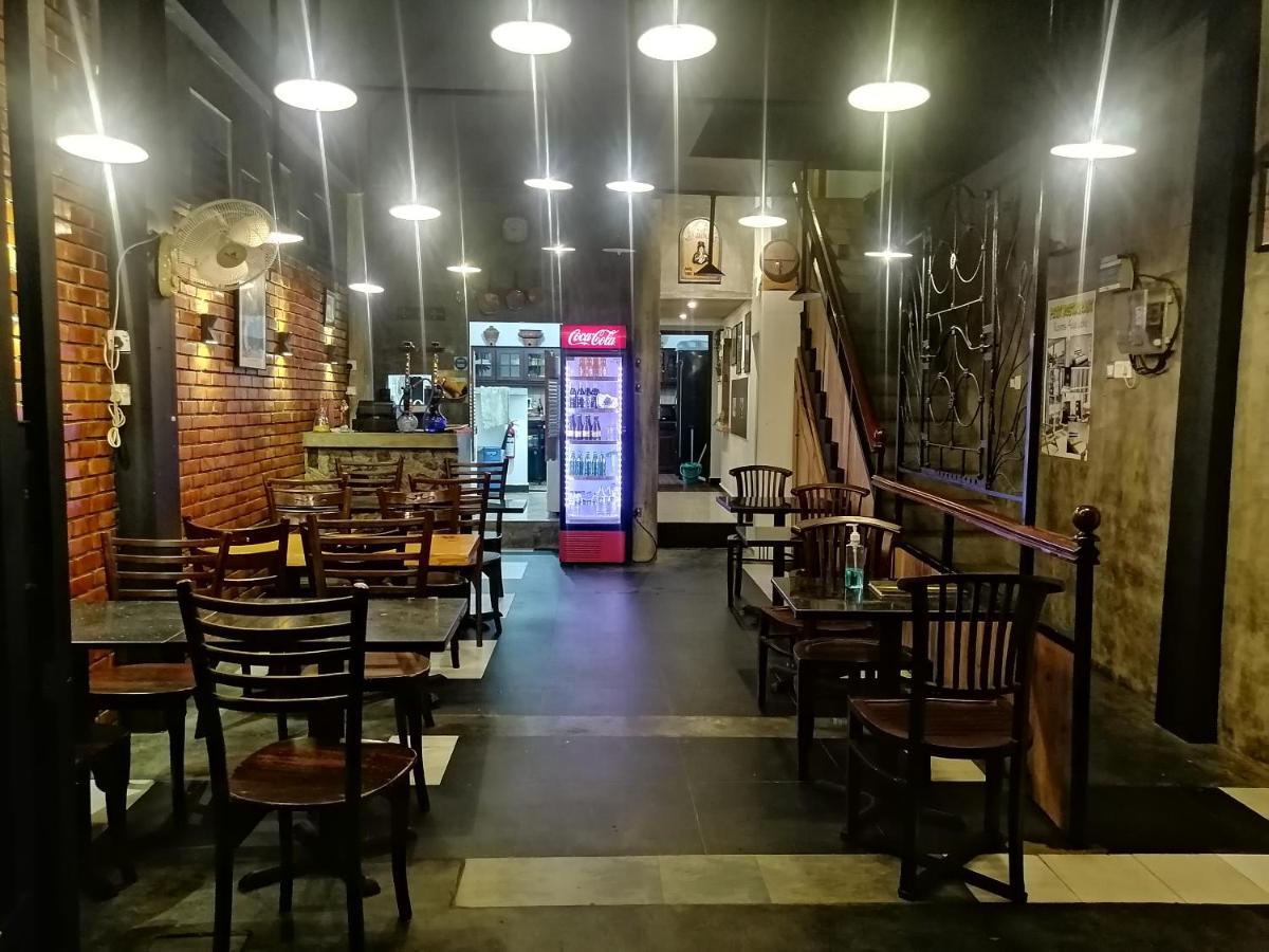 Le Petit Hotel & Restaurant Негомбо Экстерьер фото