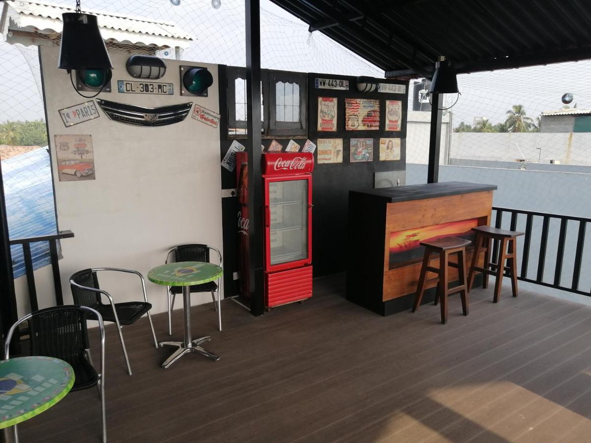 Le Petit Hotel & Restaurant Негомбо Экстерьер фото