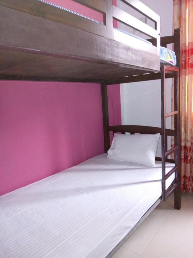 Le Petit Hotel & Restaurant Негомбо Экстерьер фото